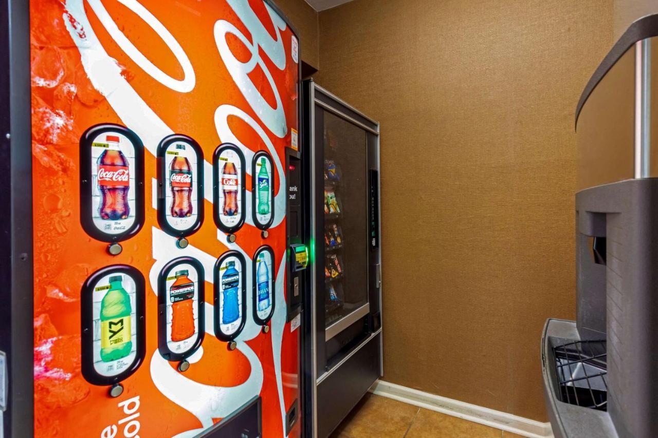 Comfort & Inn Suites Кантон Екстериор снимка
