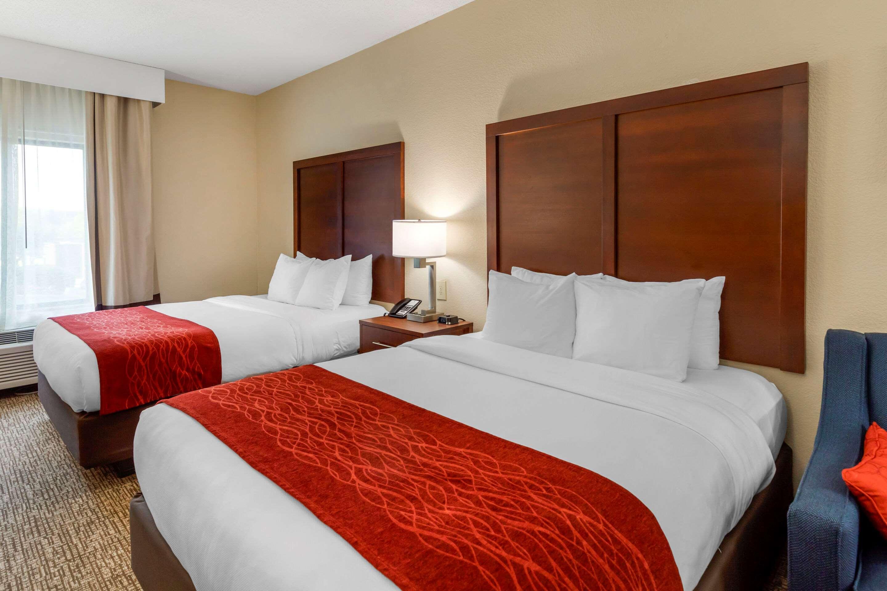 Comfort & Inn Suites Кантон Екстериор снимка