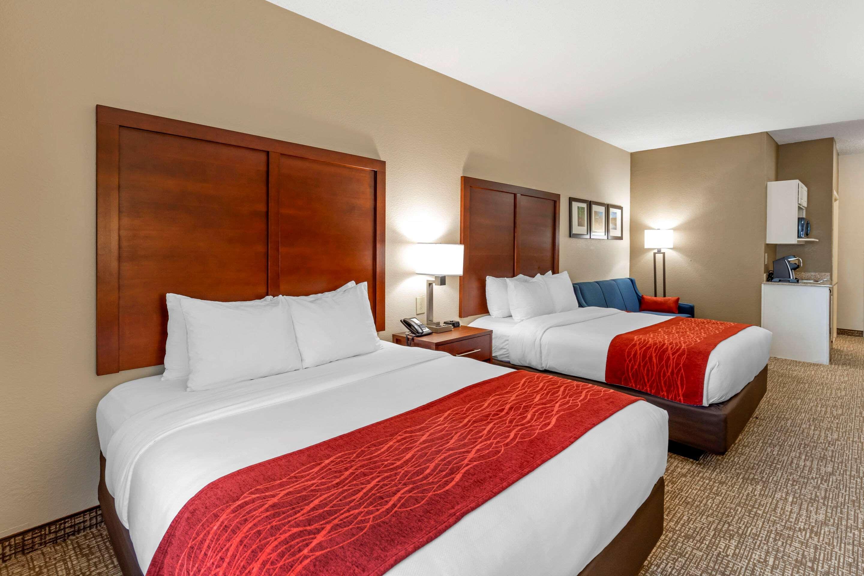 Comfort & Inn Suites Кантон Екстериор снимка