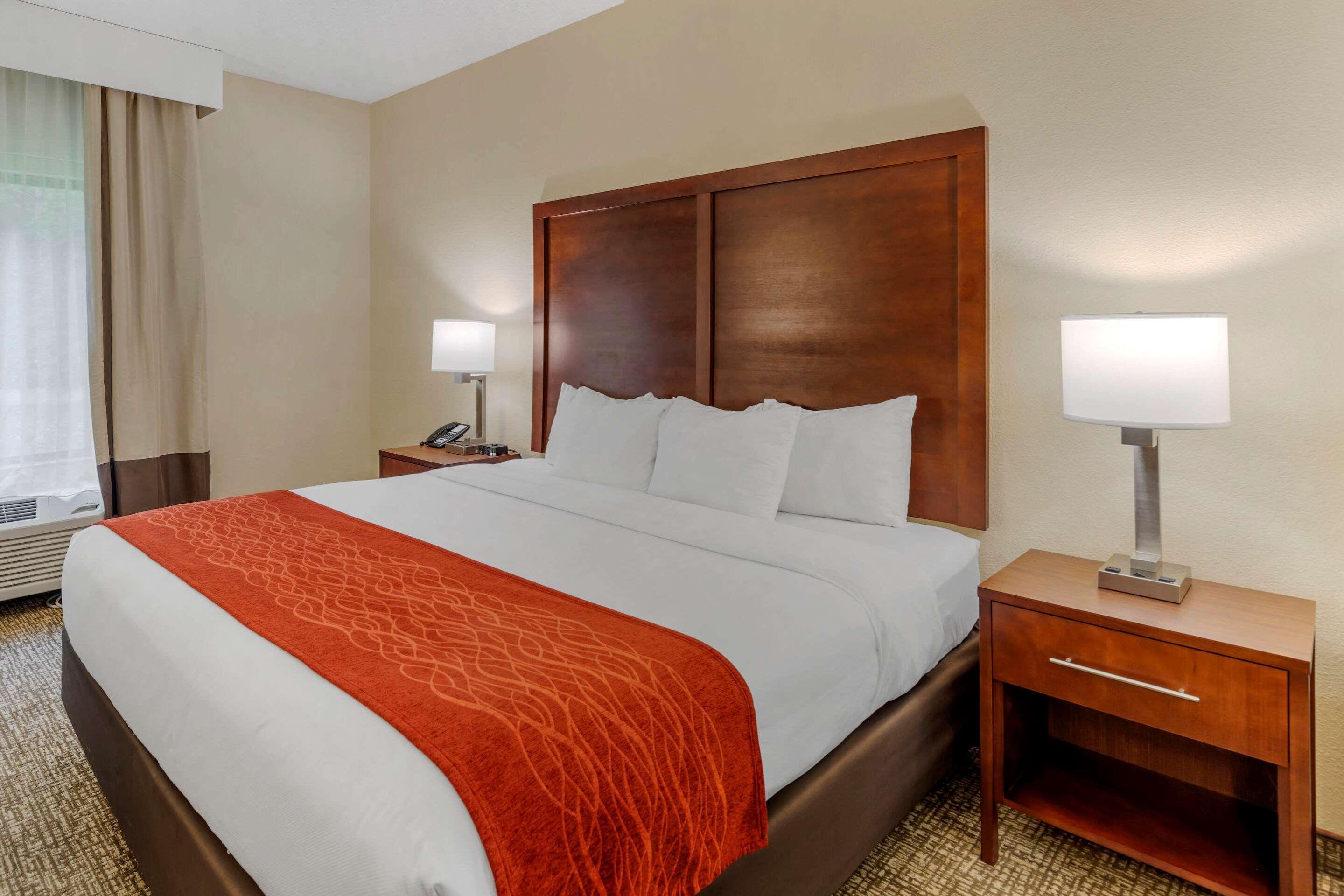 Comfort & Inn Suites Кантон Екстериор снимка