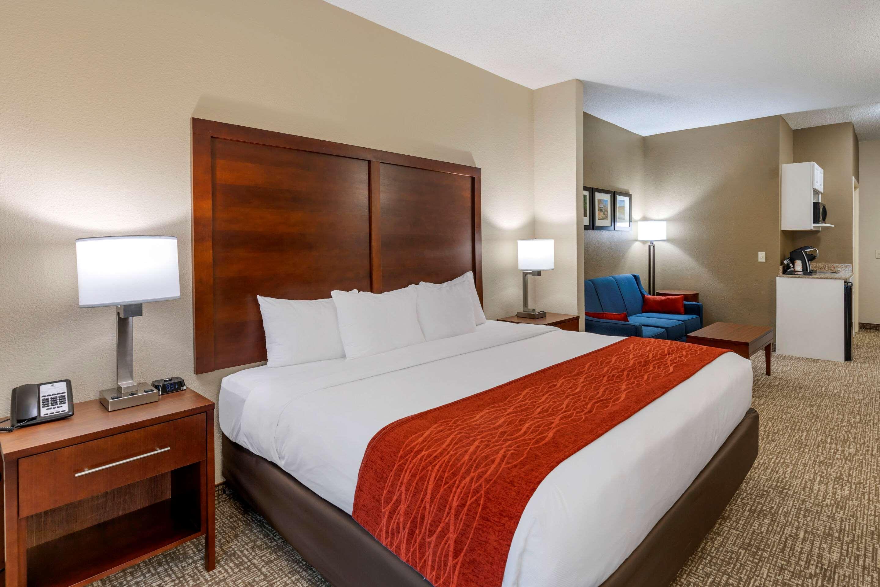 Comfort & Inn Suites Кантон Екстериор снимка