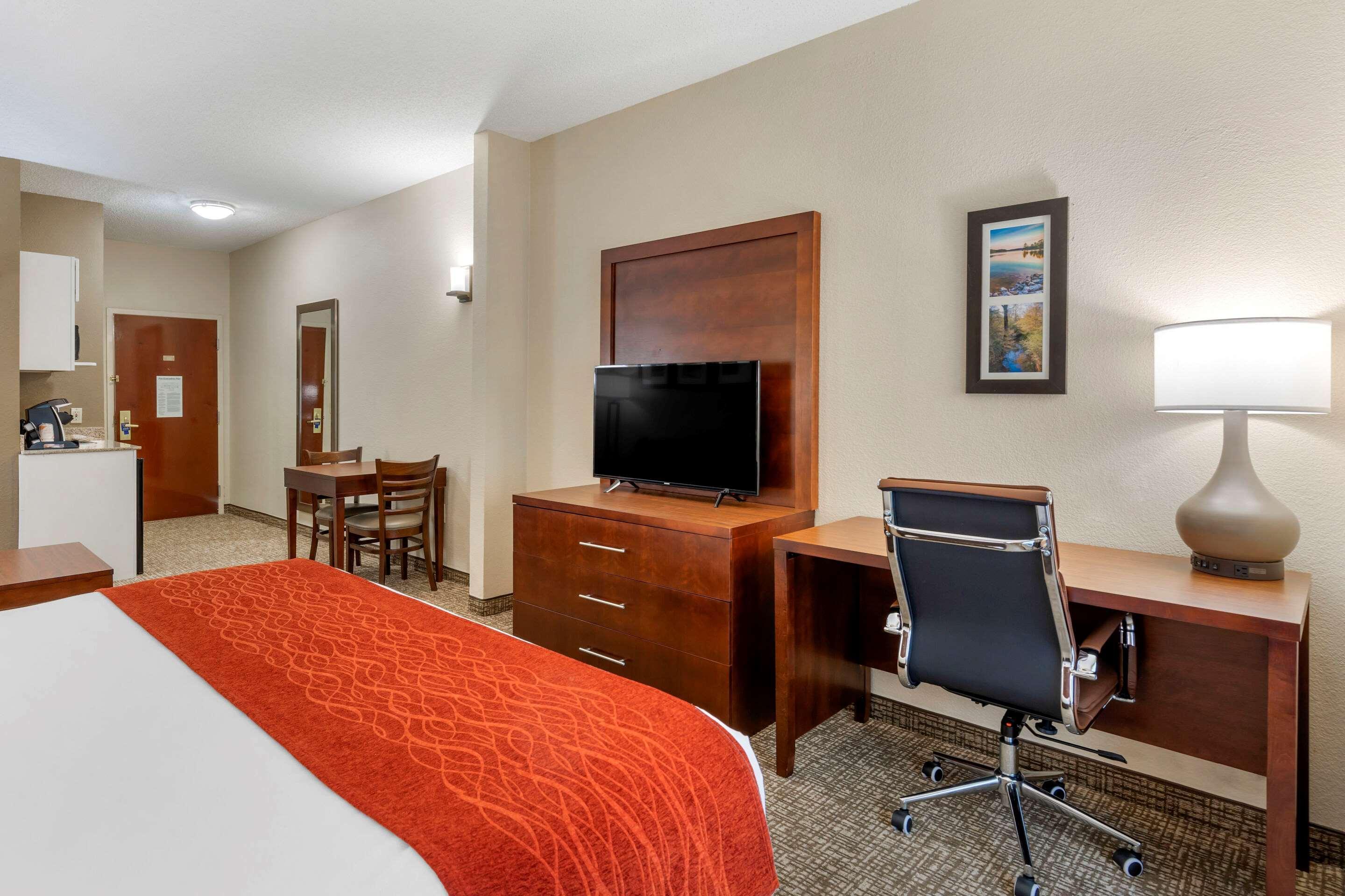 Comfort & Inn Suites Кантон Екстериор снимка