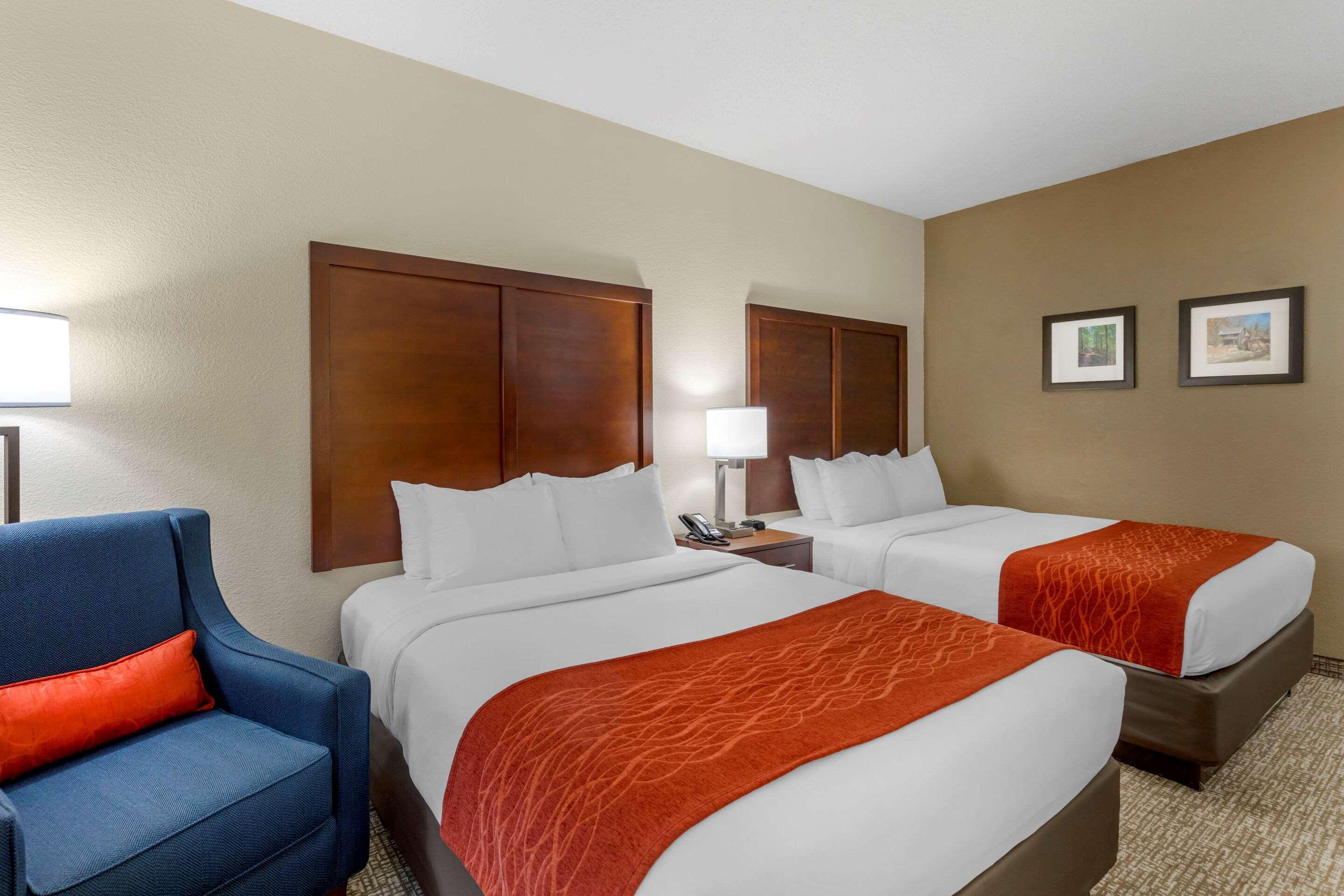 Comfort & Inn Suites Кантон Екстериор снимка