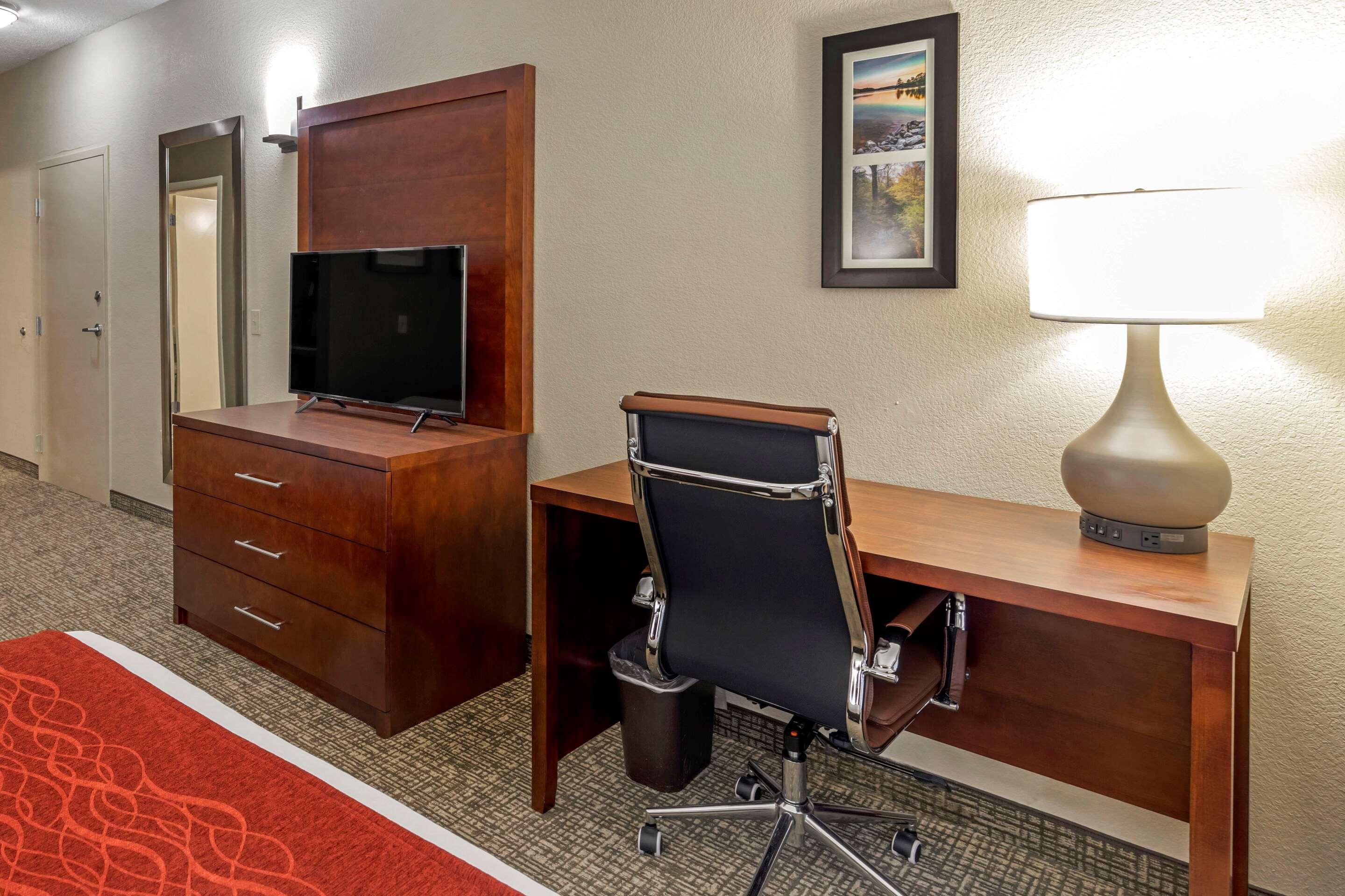 Comfort & Inn Suites Кантон Екстериор снимка