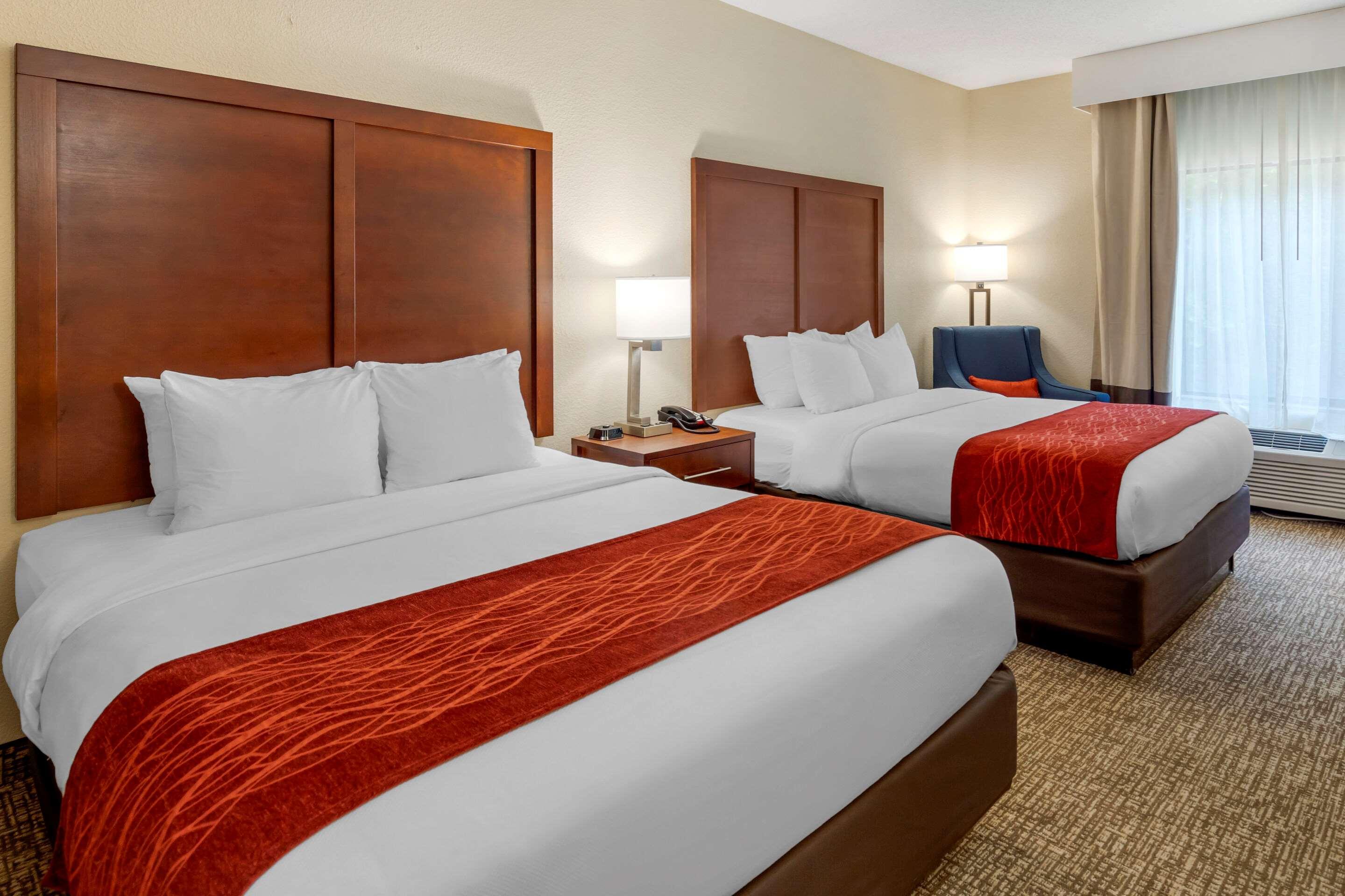 Comfort & Inn Suites Кантон Екстериор снимка