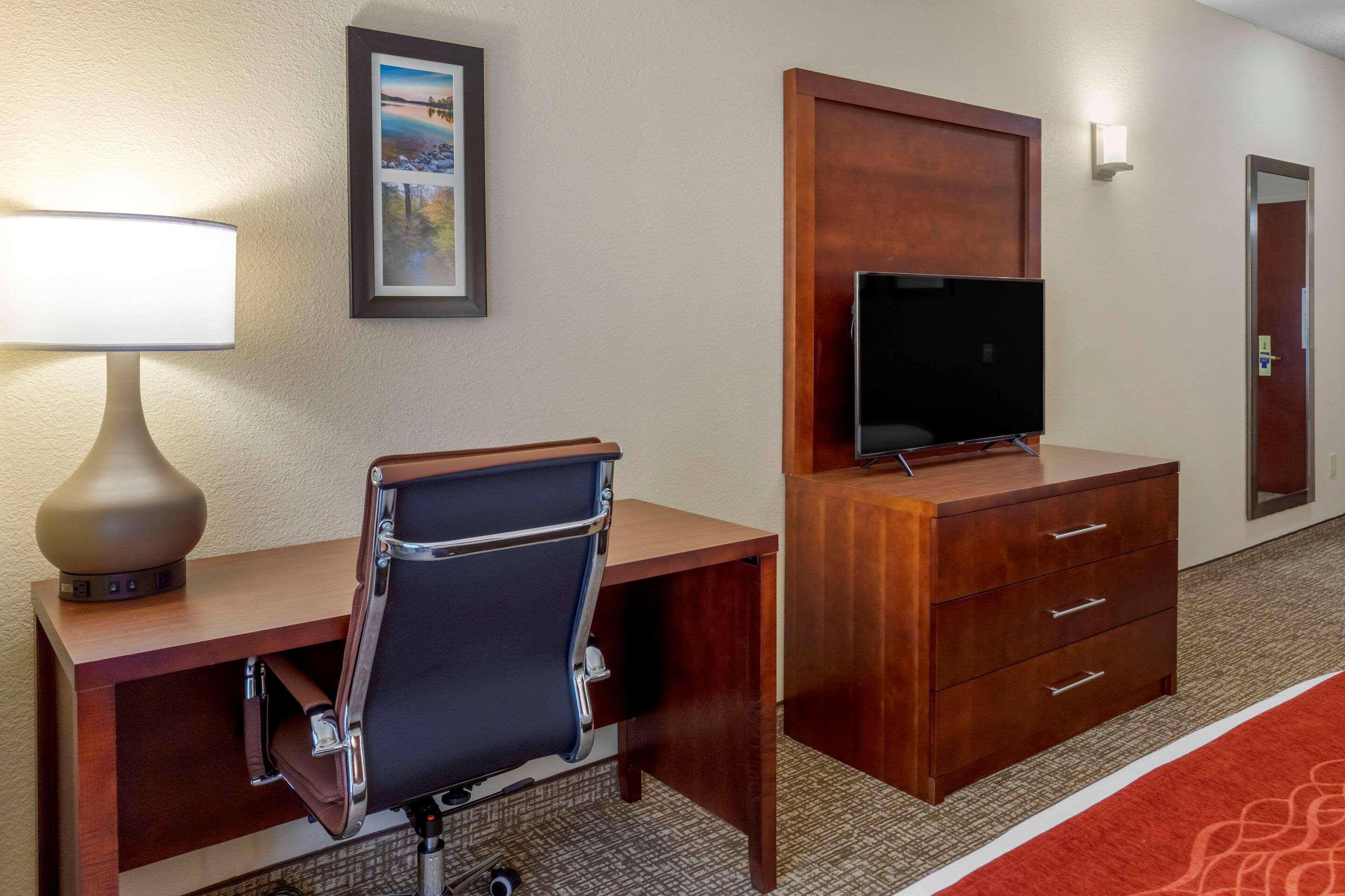 Comfort & Inn Suites Кантон Екстериор снимка