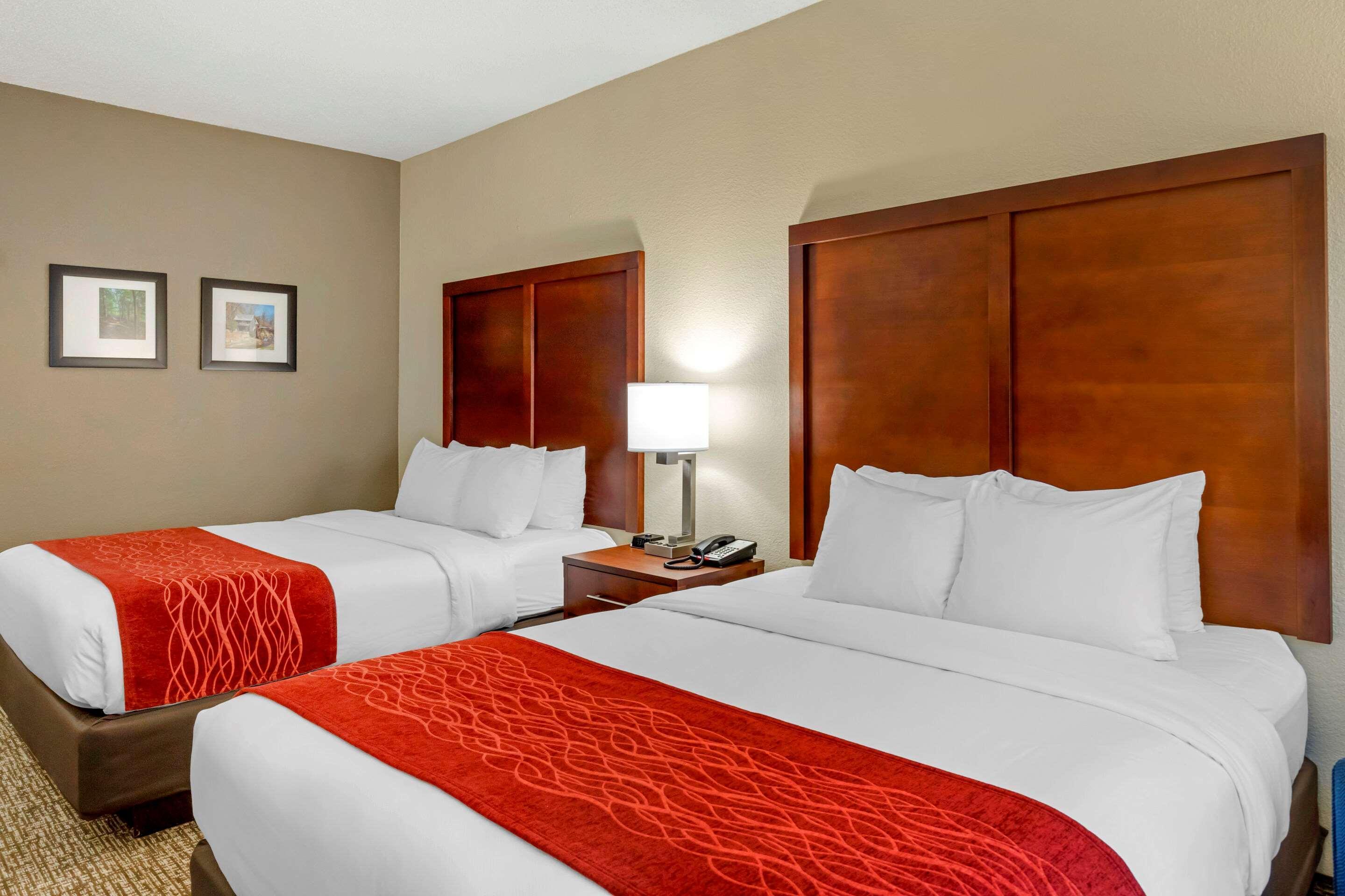 Comfort & Inn Suites Кантон Екстериор снимка