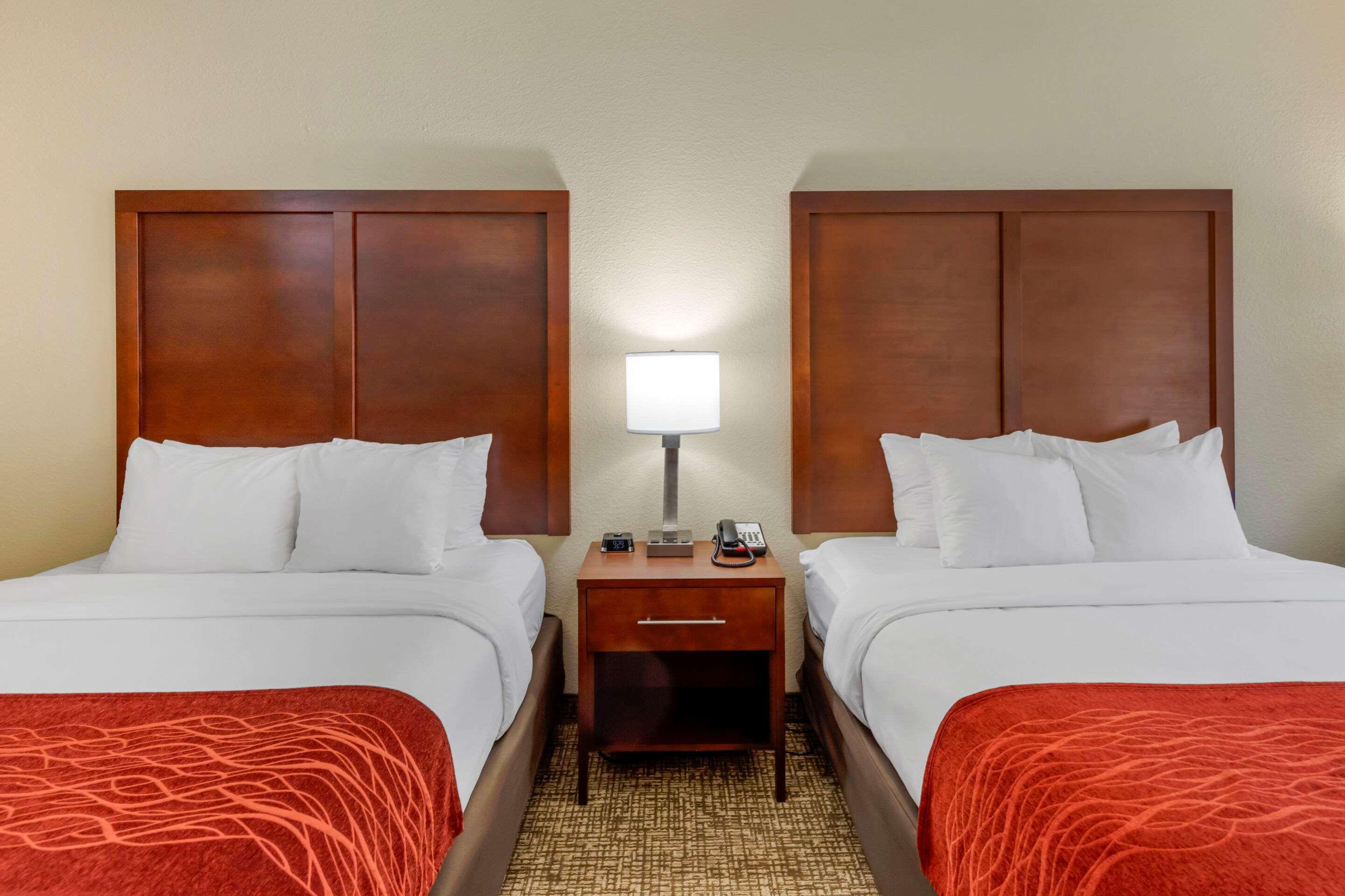 Comfort & Inn Suites Кантон Екстериор снимка