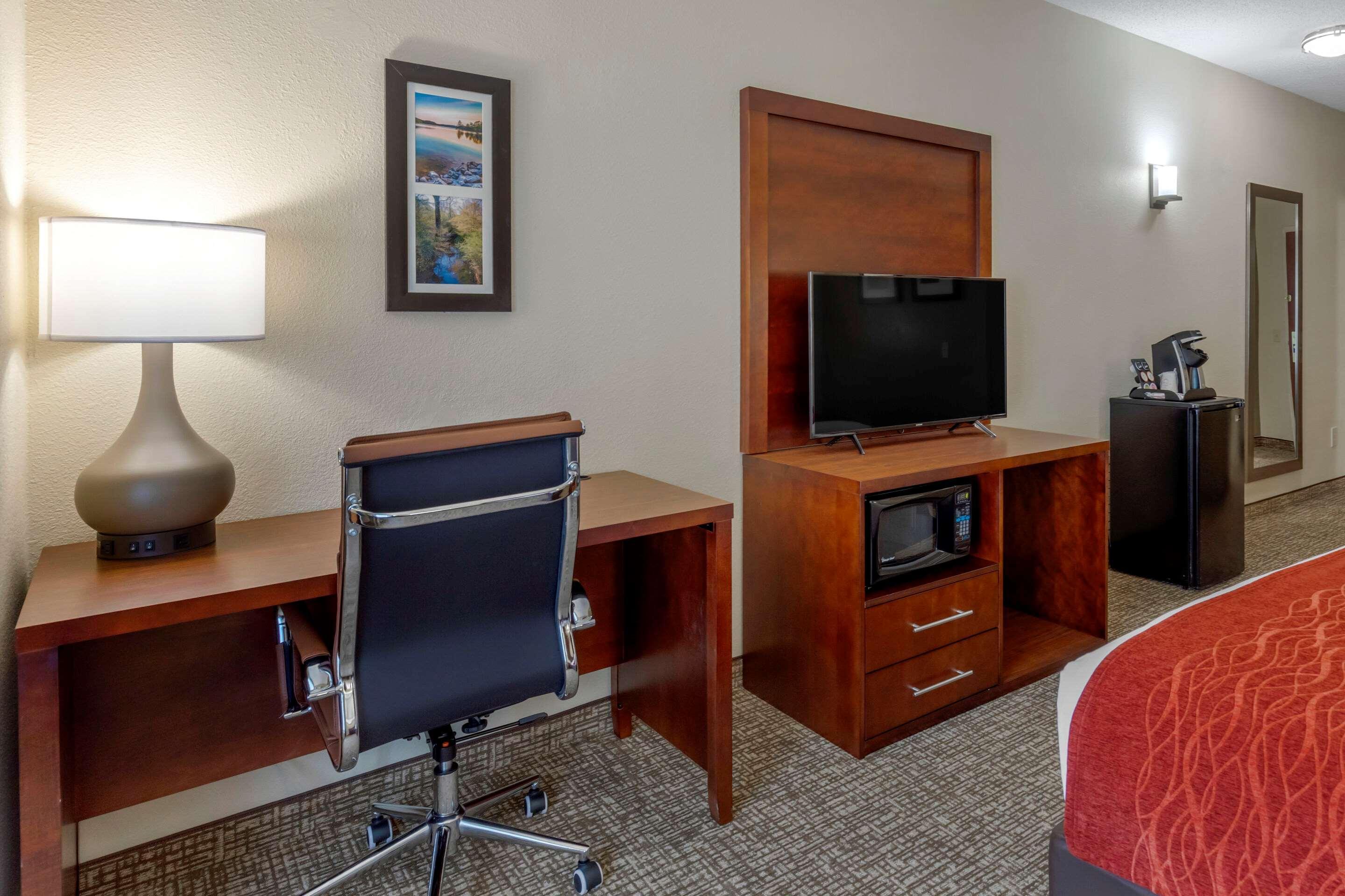 Comfort & Inn Suites Кантон Екстериор снимка