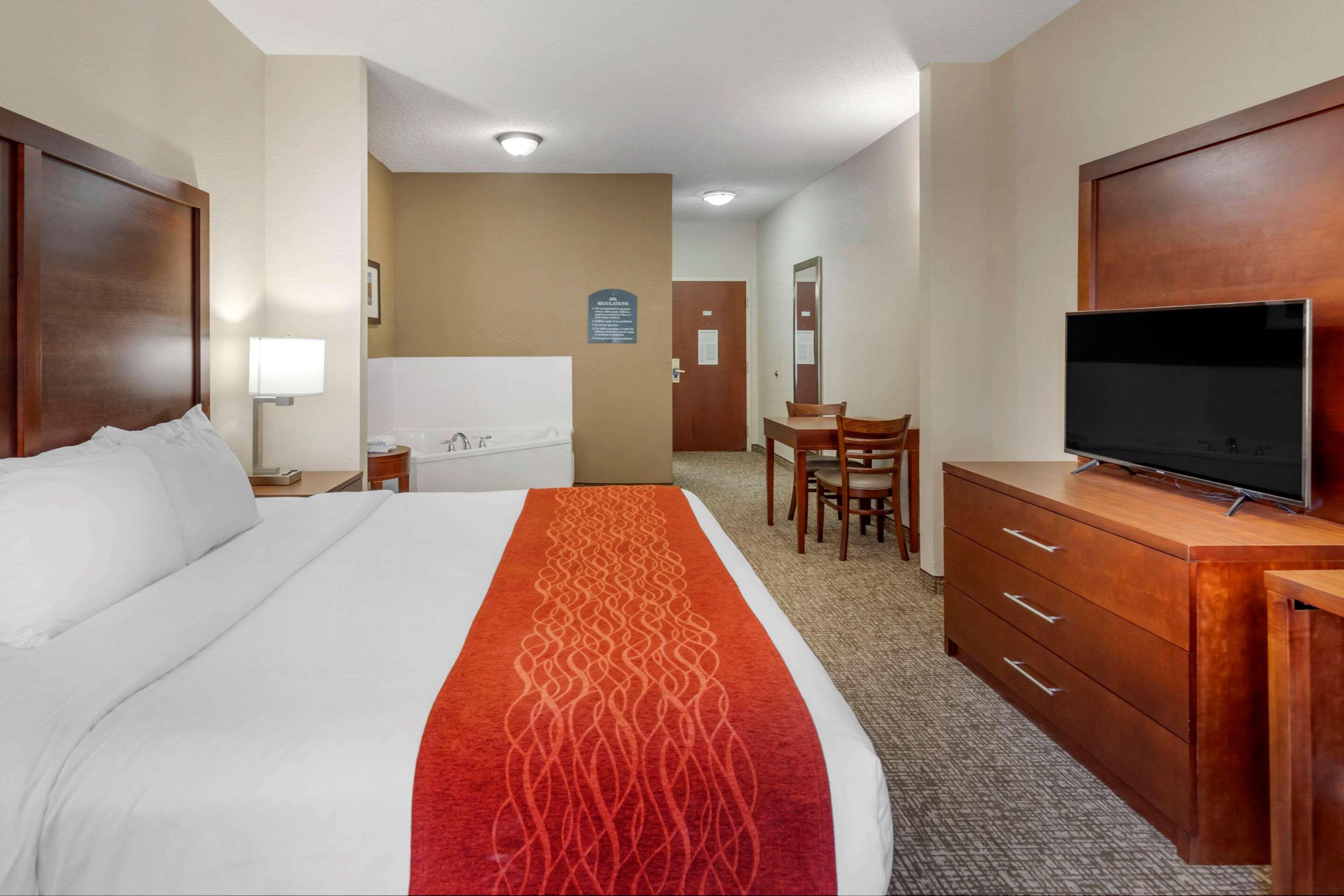 Comfort & Inn Suites Кантон Екстериор снимка