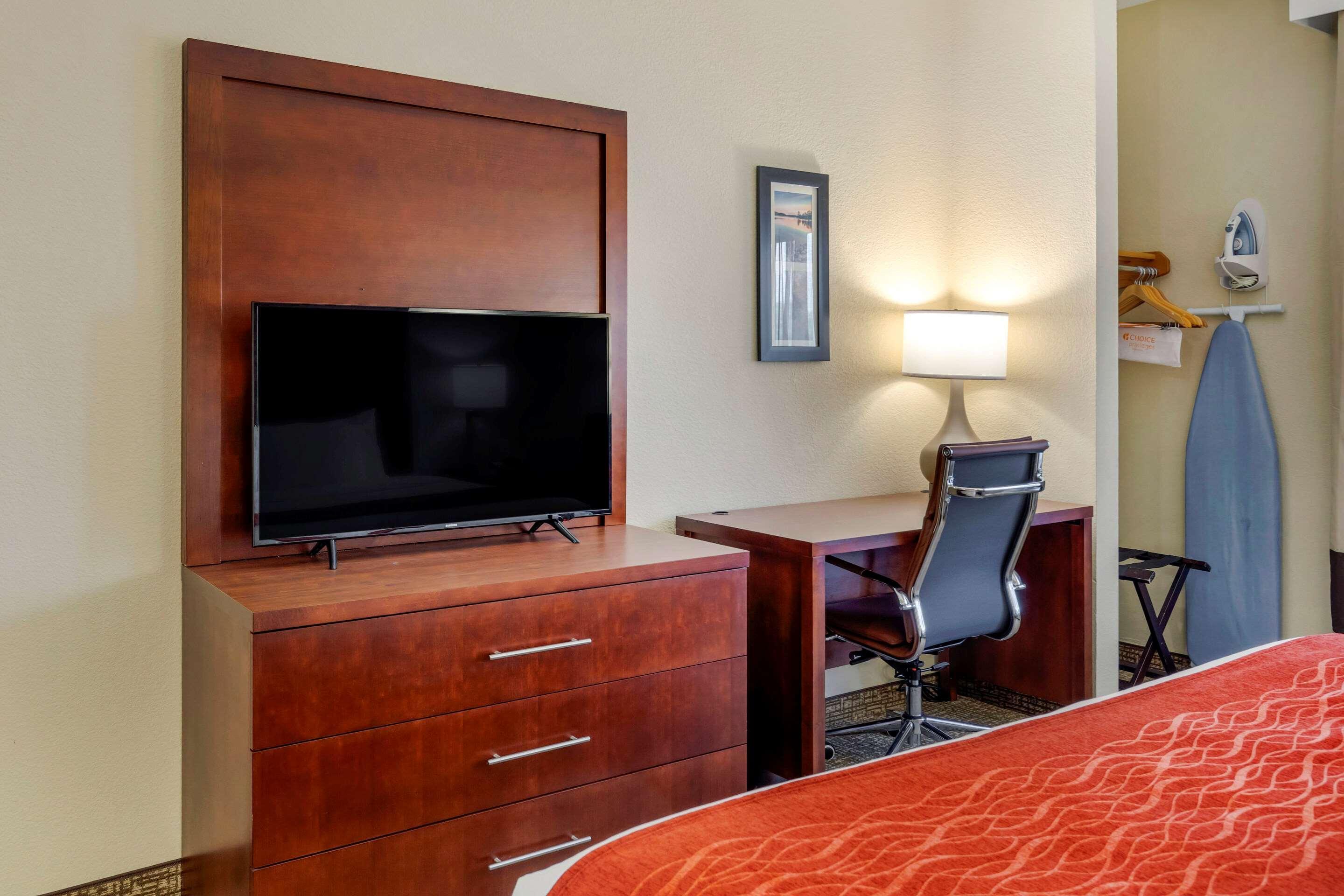 Comfort & Inn Suites Кантон Екстериор снимка