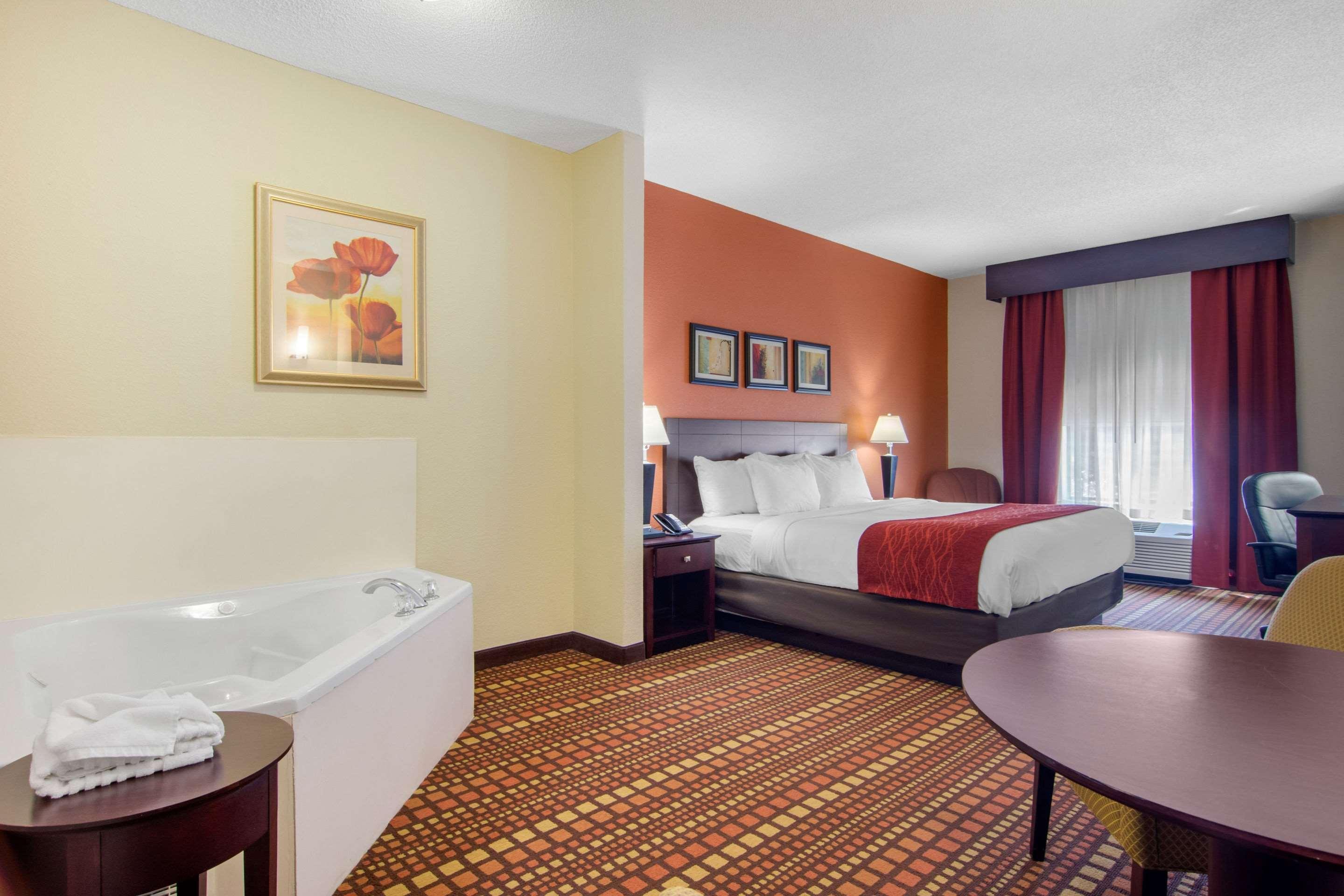 Comfort & Inn Suites Кантон Екстериор снимка