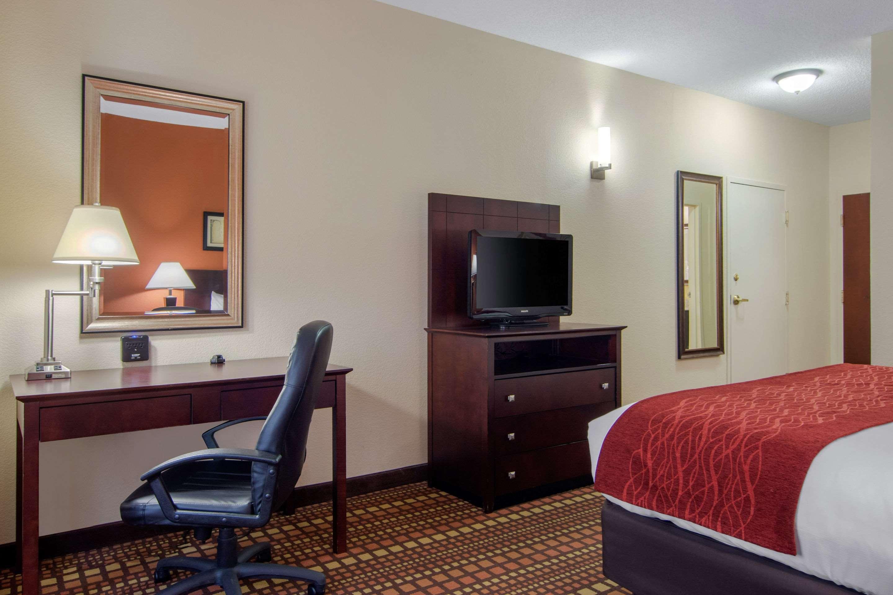 Comfort & Inn Suites Кантон Екстериор снимка