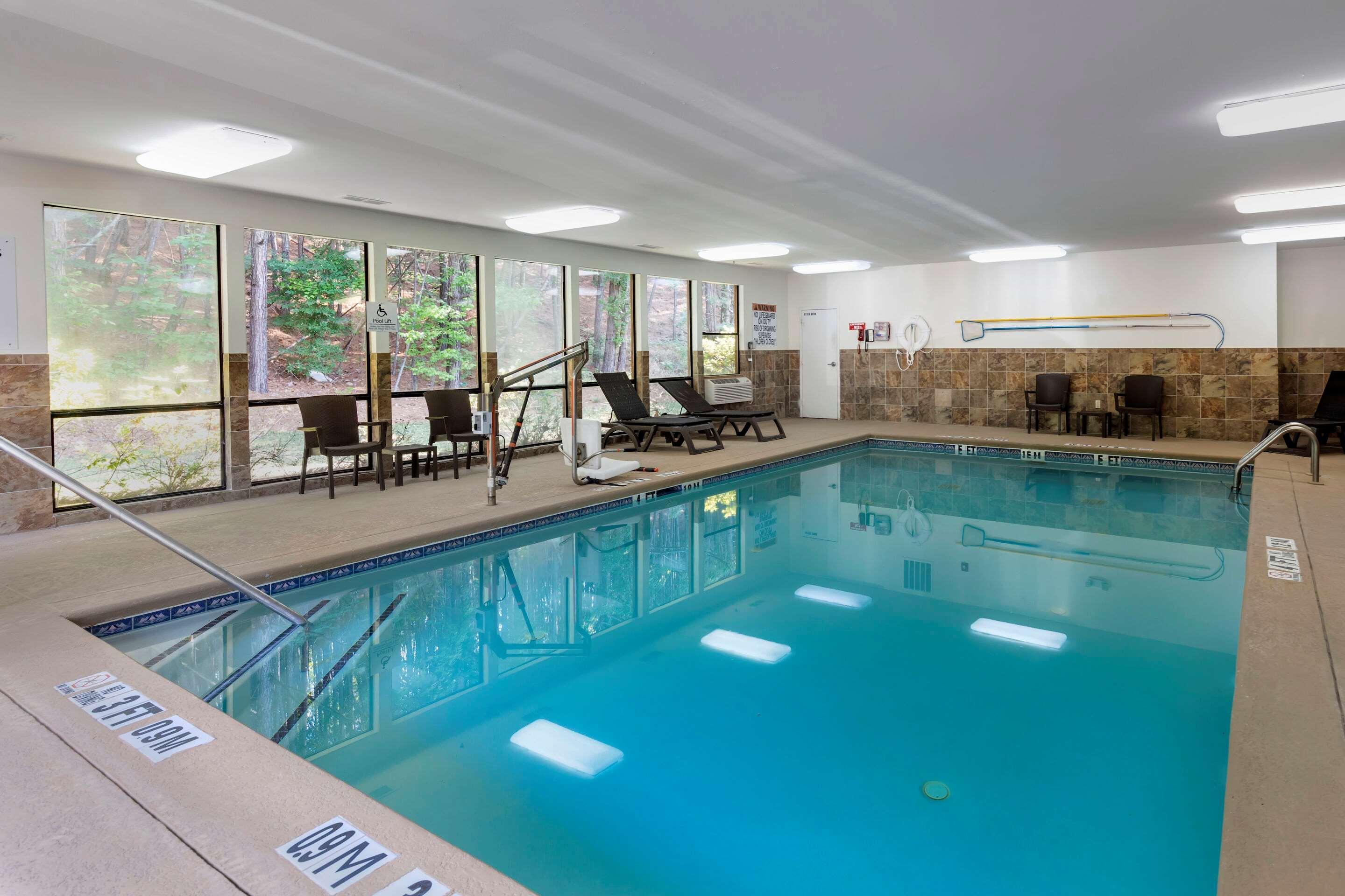 Comfort & Inn Suites Кантон Екстериор снимка