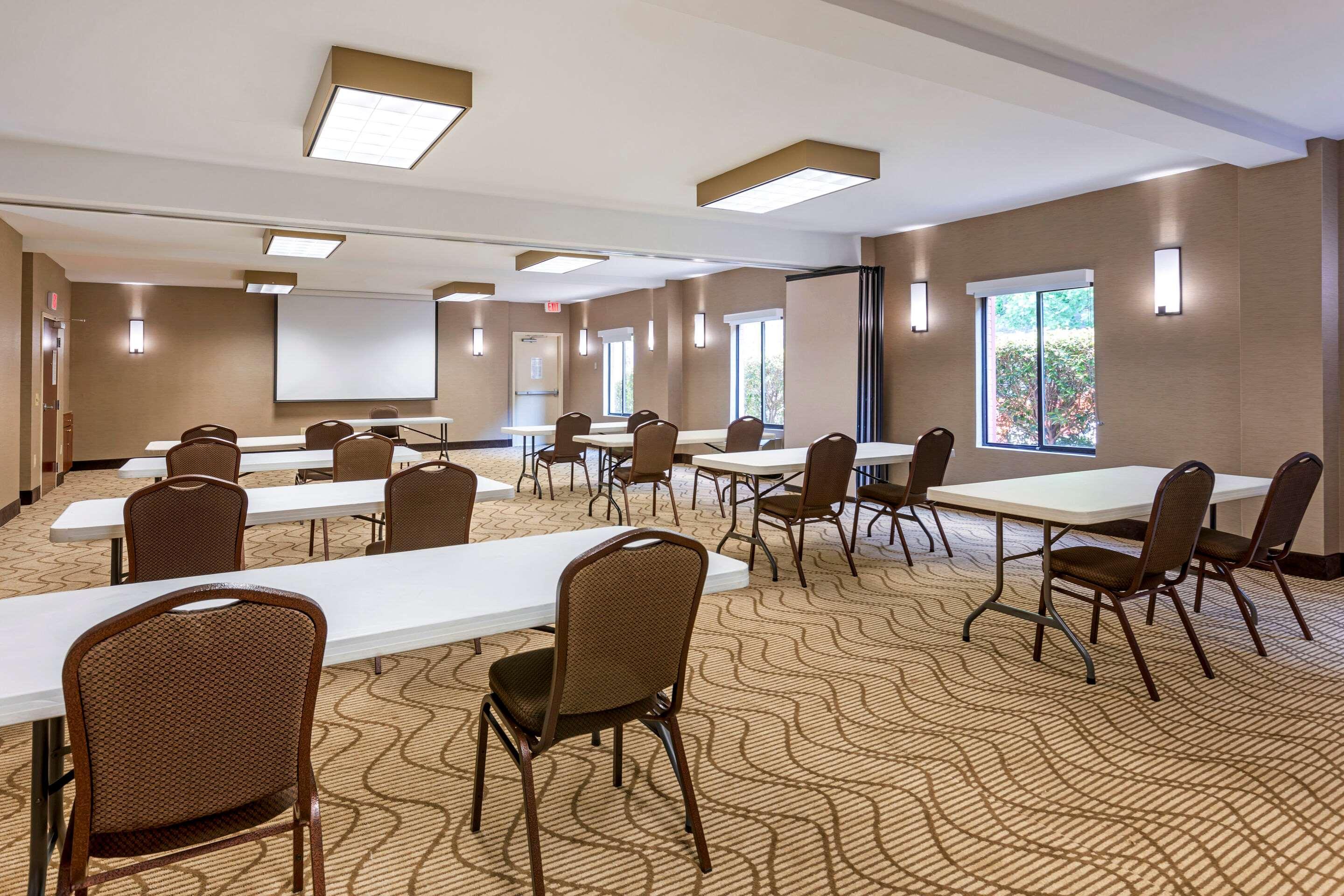 Comfort & Inn Suites Кантон Екстериор снимка