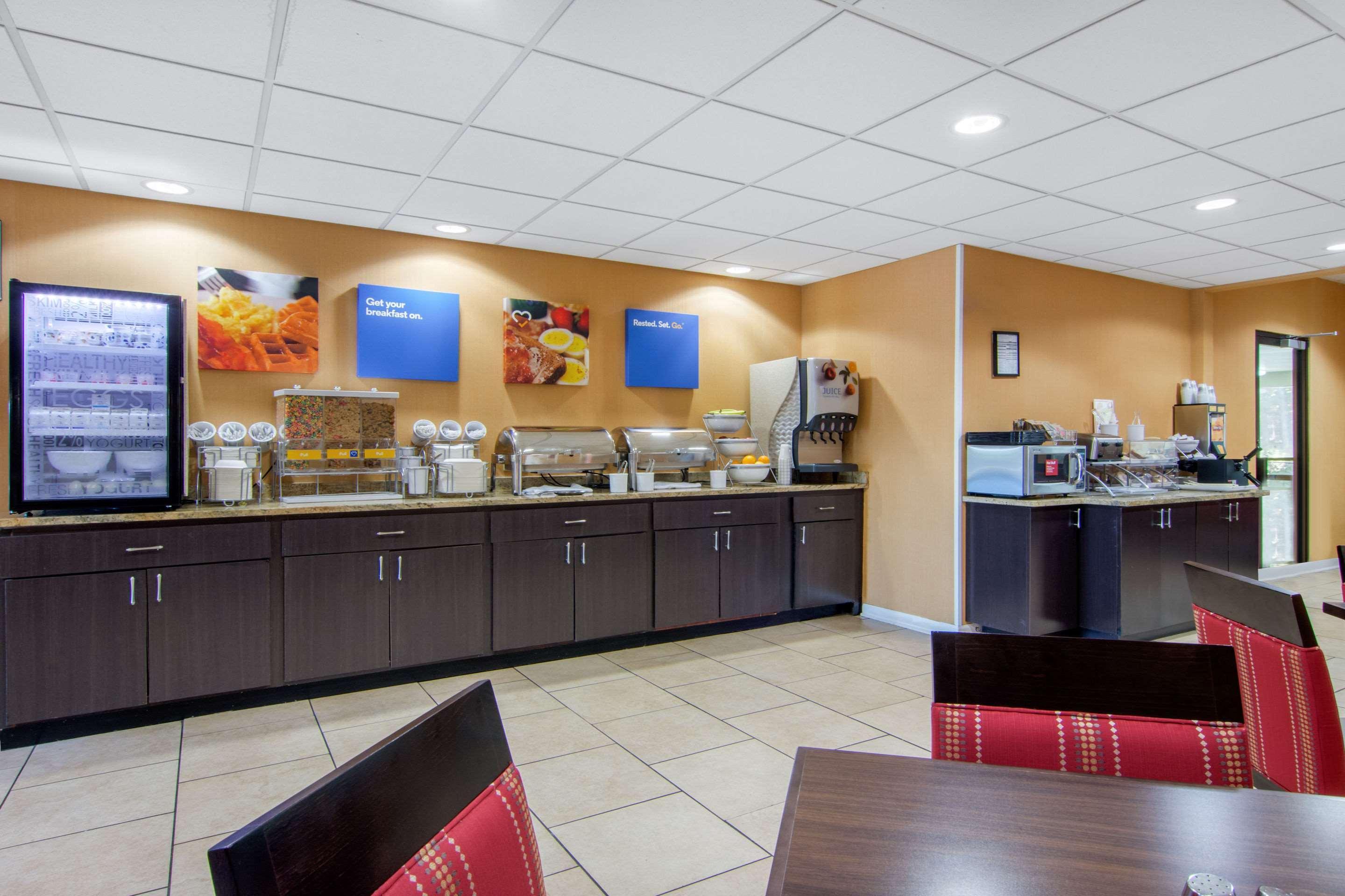 Comfort & Inn Suites Кантон Екстериор снимка
